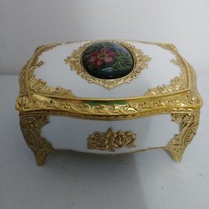 MELE Beautifully Decorative Music Box